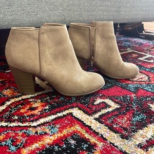 Old navy size 9 booties